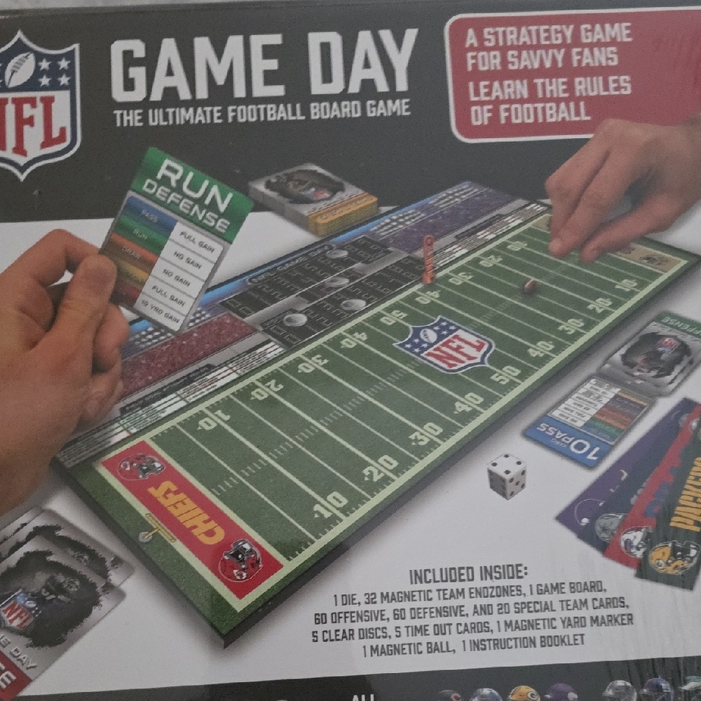 NFL Game Day Strategy Board Game - Green and Black - Picture 1 of 3